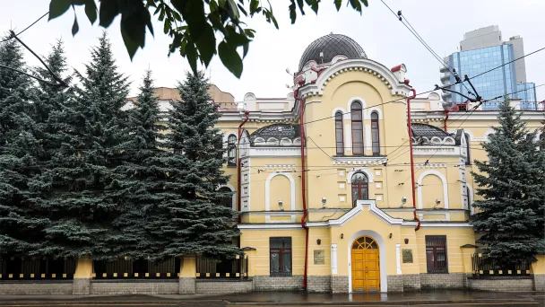 Пенсионный фонд РФ на Шаболовке. (Фото Антона Новодережкина / ТАСС)