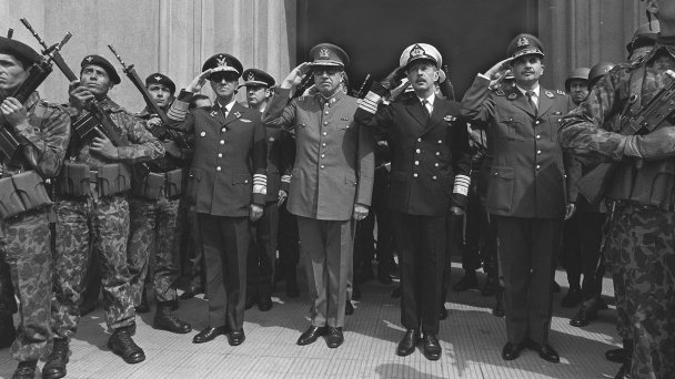 Члены чилийской военной хунты (Фото Horacio Villalobos / Corbis via Getty Images)