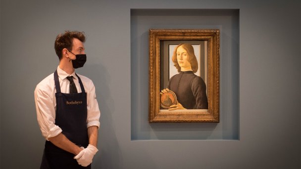 Сандро Боттичелли. «Портрет молодого человека с медальоном». Продан в 2021 году на Sotheby’s за $92,2 млн (Фото Getty Images)