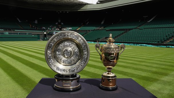 Мужские и женские трофеи на Wimbledon (Фото Julian Finney / Getty Images)