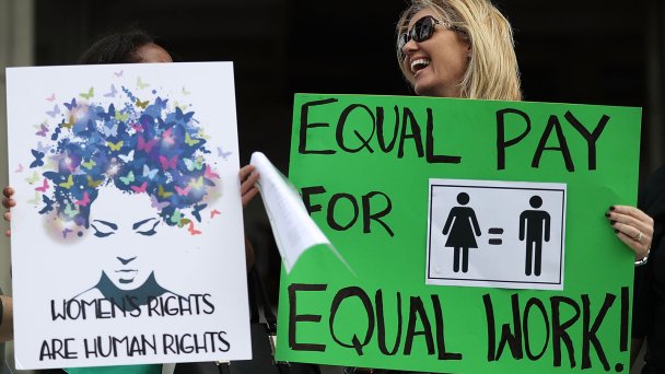 Митинг в поддержку равной оплаты за равный труд, Флорида, США (Фото (Photo by Joe Raedle / Getty Images))