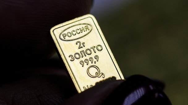 Производство инвестиционных золотых слитков (Фото Владимира Смирнова / ТАСС)