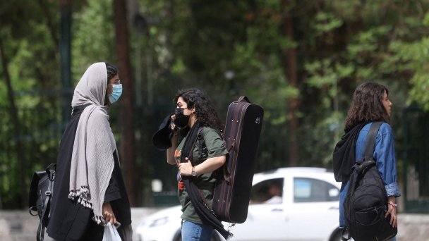 Иранские женщины в Тегеране (Фото Reuters)