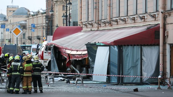 Последствия взрыва в кафе в Санкт-Петербурге (Фото Александра Демьянчука / ТАСС)