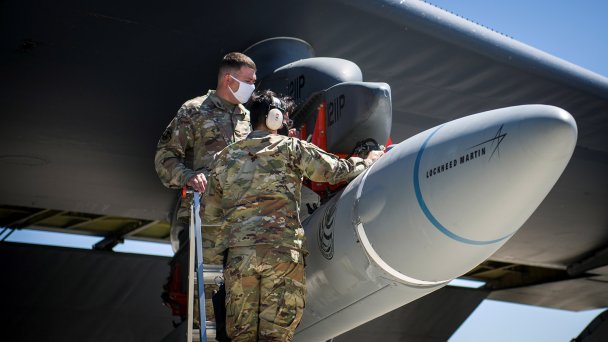 Гиперзвуковая ракета AGM-183A под крылом B-52H Stratofortress. (Фото U.S. Air Force / Reuters)