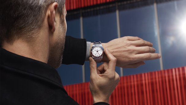 Дайверские часы Tudor Black Bay GMT выдержаны в урбанистическом стиле  
