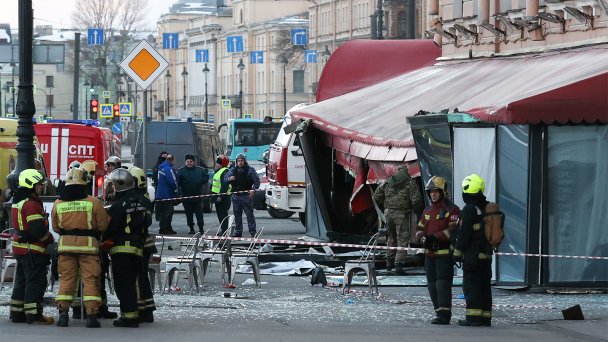 Последствия взрыва в кафе в Санкт-Петербурге. (Фото Александра Демьянчука / ТАСС)