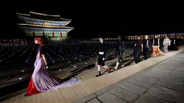 Дефиле Gucci прошло во внутреннем дворе императорского дворца Кенбоккун в Сеуле (Фото Gucci)