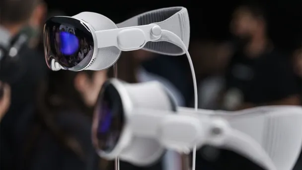 Apple Vision Pro (Фото Philip Pacheco / Bloomberg via Getty Images)