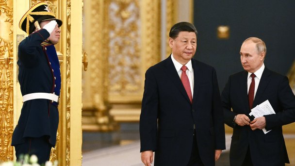 Владимир Путин и председатель КНР Си Цзиньпин перед началом российско-китайских переговоров в Кремле (Фото Алексея Майшева / POOL / ТАСС)