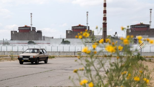 Вид на энергоблоки Запорожской атомной электростанции (Фото Александра Полегенько / ТАСС)