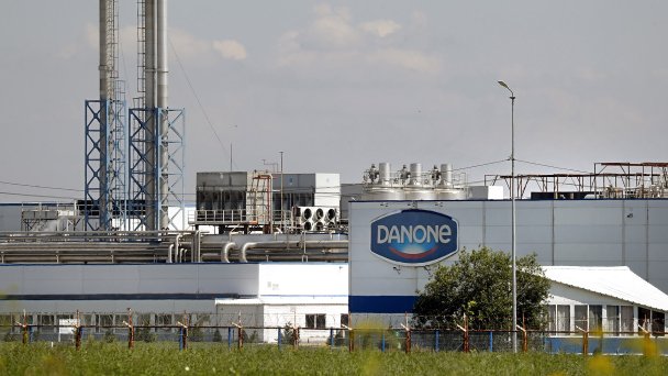 Вид на молочный комбинат Danone (Фото Максима Шипенкова / ТАСС)