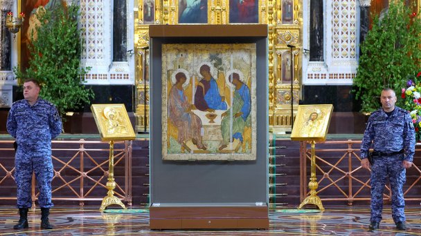 Икона «Троица» в храме Христа Спасителя (Фото Вячеслава Прокофьева / ТАСС)