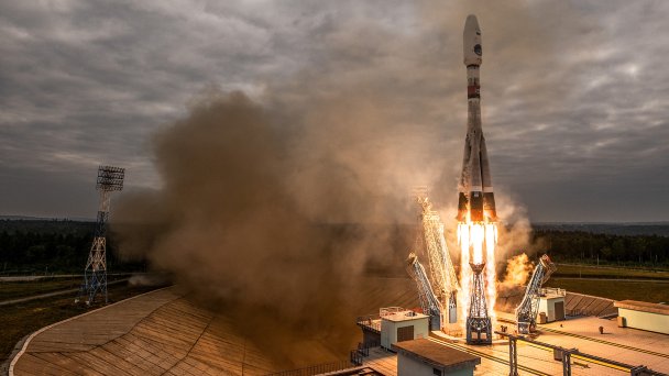 Пуск ракеты-носителя «Союз-2.1б» с космической станцией «Луна-25» (Фото Сергея Савостьянова / ТАСС)