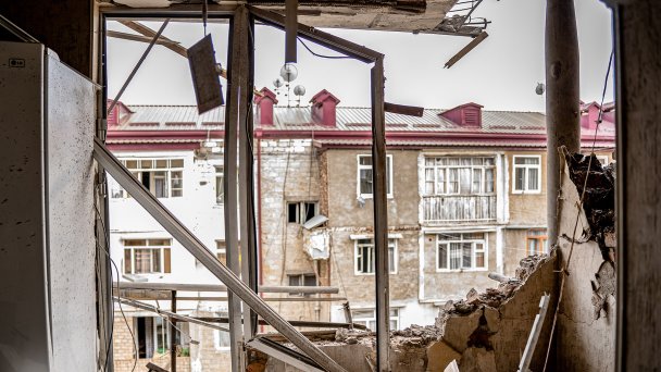 Нагорный Карабах. Степанакерт. Квартира жилого дома, разрушенная в результате обстрела города. (Фото TACC)