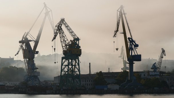 Последствия обстрела Севастополя. (Фото Сергея Мальгавко / ТАСС)