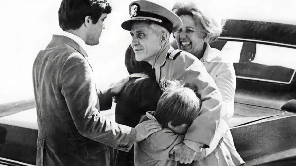 Адмирал Джеймс Стокдейл со своей семьей после освобождения (Фото DR)