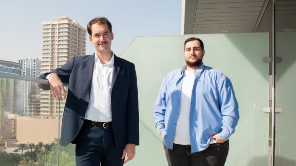 Уехавшие из России Георгий Чичуа (слева) и Михаил Арзуманов теперь меняют рынок платежей Кувейта (Фото Олеси Асановой для Forbes)