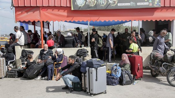 Беженцы на границе сектора Газа и Египта (Фото EPA / TASS)