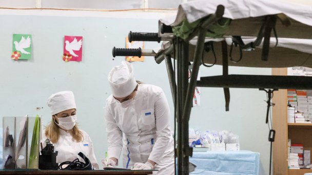 Работа медицинского отряда (Фото Сергея Мальгавко / ТАСС)