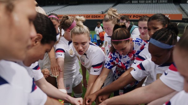Кадр из фильма «Под давлением: женская сборная США по футболу»