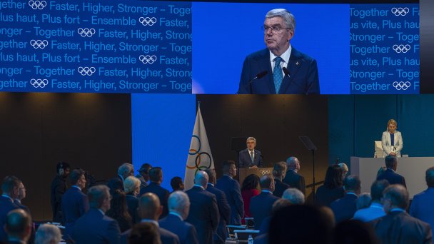 Томас Бах во время выступления на сессии Международного олимпийского комитета (Фото AP / TASS)