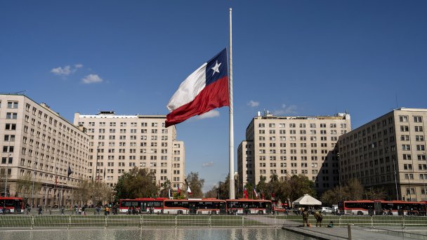Приспущенный флаг Чили в честь пятидесятилетия со дня государственного переворота 1973 года. 