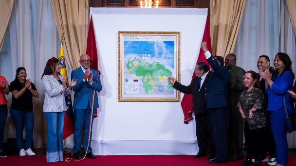 Церемония представления обновленной карты присоединения Гайанского региона Эссекибо к Венесуэле (Фото Gaby Oraa / Getty Images)