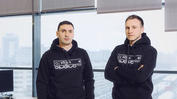 Дмитрий Аржевский (слева) и Дмитрий Махлин убеждены, что в 2025 году в России начнется поэтапный всеобщий переход на КЭДО и это поспособствует росту HRlink (Фото Виктора Юльева для Forbes)