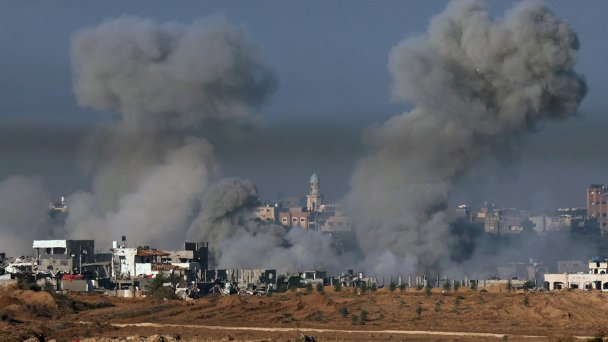 Дым после авиаударов Израиля по сектору Газа (Фото EPA / TASS)