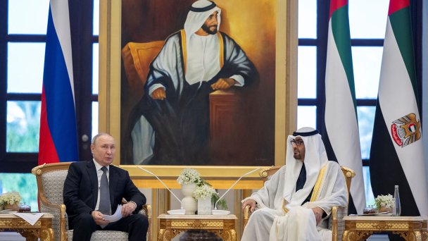 Официальная встреча Владимира Путина с президентом ОАЭ Мухаммедом бен Заидом Аль Нахайяном (Фото Abdulla Al Bedwawi / UAE Presidential Court / Reuters)