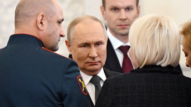 Владимир Путин и Артем Жога (слева) (Фото Дмитрия Азарова / Коммерсантъ)