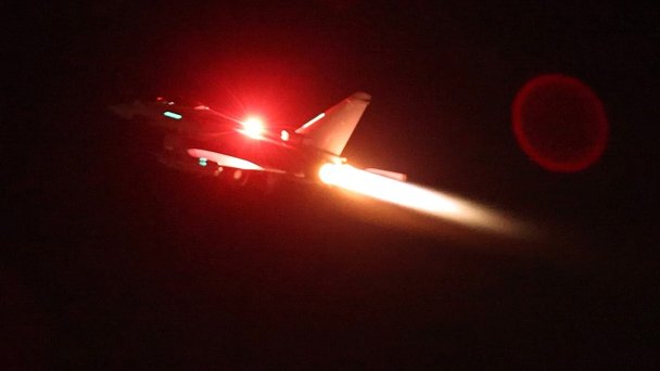 Самолет RAF FGR4 Typhoon взлетает с военной авиабазы для выполнения миссии против хуситов в Йемене 12 января 2024 года. (Фото Anadolu Agency / Reuters)