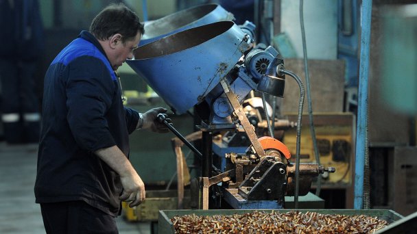 Производство гильз в цехе Климовского специализированного патронного завода (Фото Артема Коротаева / ИТАР-ТАСС)