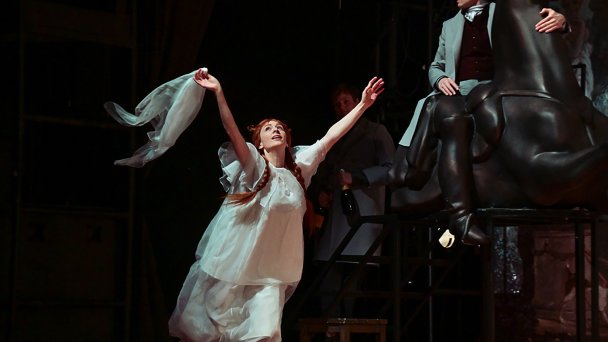 Ольга Бодрова в спектакле «Совершенно невероятное событие» (Фото DR)