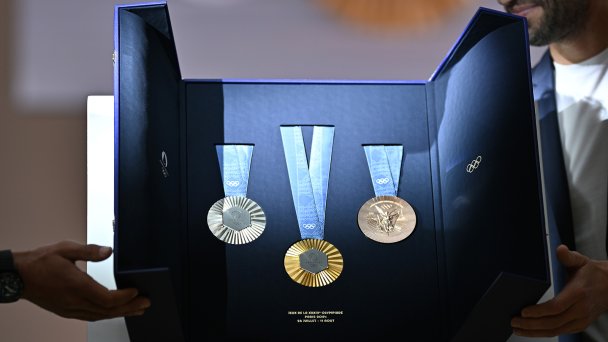 Олимпийские медали летней Олимпиады в Париже 2024 (Фото Mustafa Yalcin / Anadolu via Getty Images)
