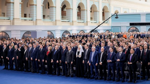 Гости во время ежегодного послания президента РФ Владимира Путина Федеральному собранию РФ в Гостином дворе (Фото Михаила Метцеля / ТАСС)