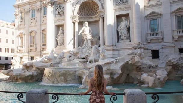 Миллионы в воде: сколько денег туристы кидают в фонтаны и на что потом идут монеты
