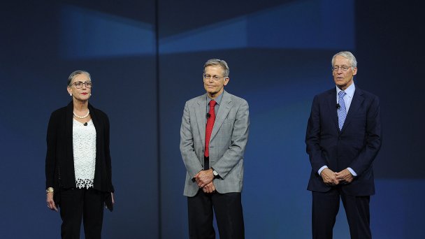 Слева направо: Элис Уолтон, Джим Уолтон, Роб Уолтон (Фото Sarah Bentham / Bloomberg via Getty Images)