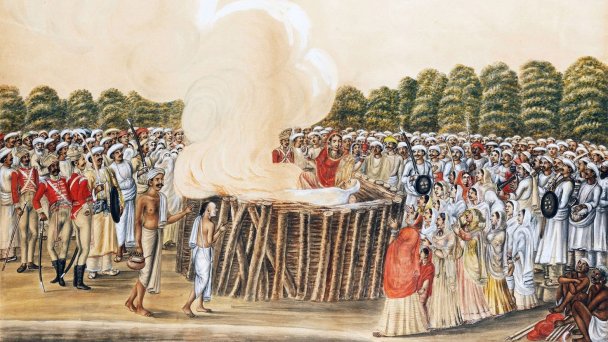 Сати (сатти): вдова, сжигающая себя на погребальном костре своего мужа на глазах у большой толпы. Картина кисти Факиру Чанд Лалу (Фото Sotheby's)