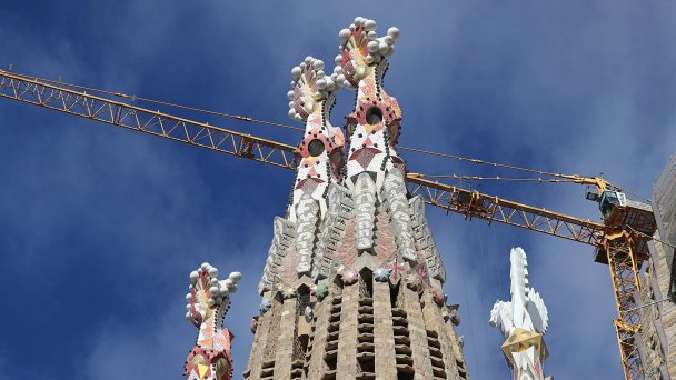 Финальный этап строительства спроектированного Антонио Гауди храма Саграда Фамилия в Барселоне (Фото Zuma / TASS)
