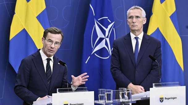 Премьер-министр Швеции Ульф Кристерссон и генеральный секретарь НАТО Йенс Столтенберг (слева направо) (Фото Автор: Jonas Ekstrmer / AP / TASS)
