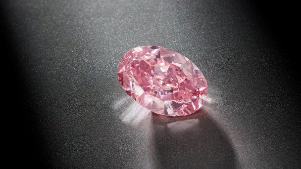 Розовый бриллиант весом 6,2 карата (Фото Phillips) 