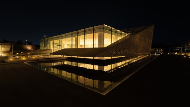 Стекло и бетон, вода и воздух — фирменный стиль архитектуры новых музейных пространств в ОАЭ (фото Muhammed Shameem / Dreambox / Bassam Freiha Art Foundation)