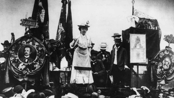 Роза Люксембург на митинге в Штутгарте в 1907 году (Фото Getty Images)