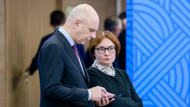Министр финансов РФ Антон Силуанов и председатель Центрального банка РФ Эльвира Набиуллина (Фото Александра Щербака / ТАСС)