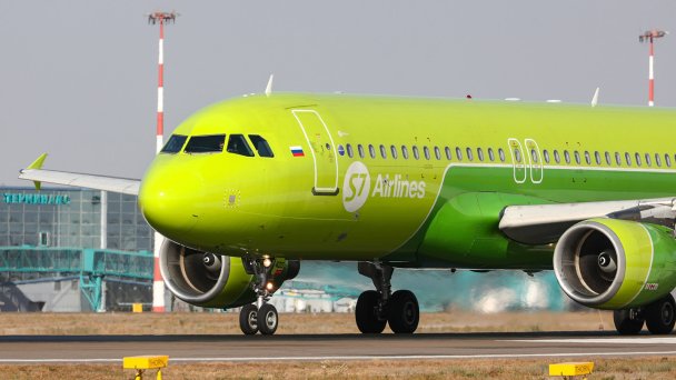   Самолет Airbus A320 авиакомпании S7 (Фото Дмитрия Рогулина / ТАСС)