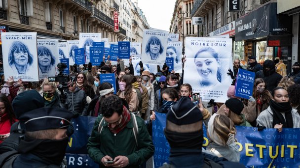 Протест против насилия в отношении женщин в Париже 23 ноября 2024 года (Фото Jerome Gilles / NurPhoto via Getty Images)