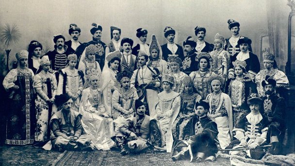 Костюмированный бал 1903 года (Фото ГМИ СПб)