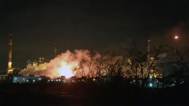 Горящий завод в Саратове (Скрин из видео)